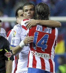 Pepe-abrazo-filipe-2011-efe.jpg