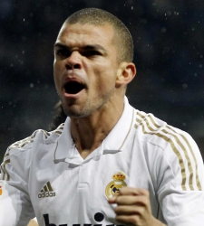 Pepe-celebra-realmadrid-2011-clasico-reuters.jpg