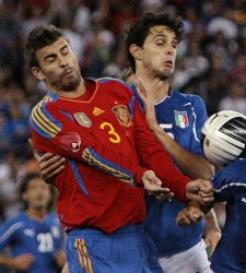 Pique-espana-italia-reuters-2011.jpg