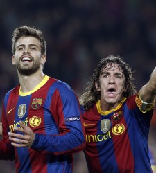 Puyol-pique-protestan-2010-reuters.jpg