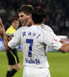 Raul-huntelaar-celebran-schalke.jpg