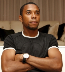 Robinho_posa.jpg