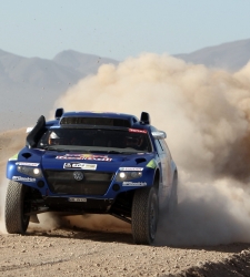 Sainz_dakar_polvo.jpg