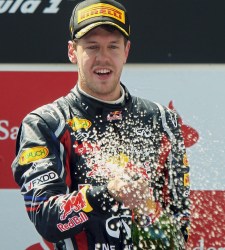 Vettel-champagne-barcelona-2011-efe.jpg