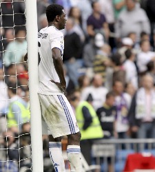 adebayor-poste-sporting.jpg