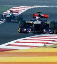 <b>Alguersuari</b> da la sorpresa en India y empata a su equipo con Sauber en el Mundial