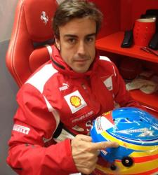 Los pilotos de F1 se acuerdan de <b>María de Villota</b> luciendo su estrella en el casco