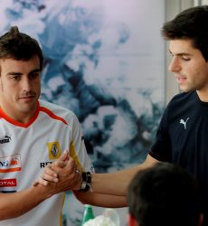 Alonso y Alguersuari escenifican en Singapur un pique con historia