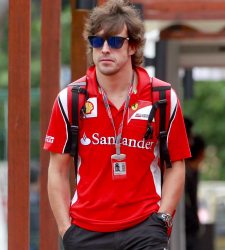 Fernando Alonso, a "sobrevivir" en la selva del rey Vettel
