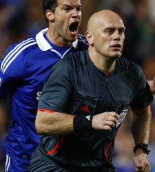 arbitro_amenaza.jpg