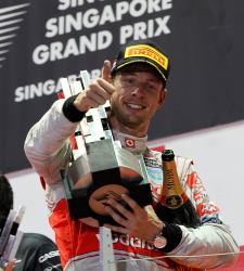 Button carga contra la actitud de los doblados en Singapur