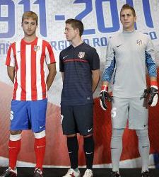 Presentación de las camisetas sin patrocinador