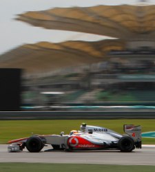 Hamilton lidera unos segundos libres en los que Alonso y De la Rosa han mejorado su rendimiento