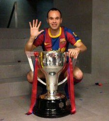 iniesta-manita.jpg