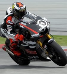 <b>Lorenzo</b>, mejor tiempo en los primeros entrenos oficiales por delante de Pedrosa