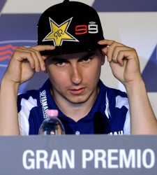 lorenzo-gorra-italia.jpg