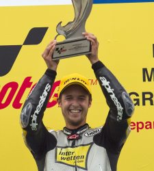 La victoria de Thomas Luthi permite a Márquez poder seguir soñando con el Mundial