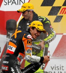 Marc <b>Márquez</b> anuncia que se quedará un año más en Moto 2 aunque gana el Mundial