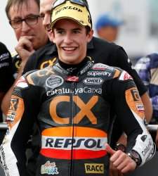 <b>Marc Márquez</b>, "sorprendido" por su épica victoria tras la que acaricia el Mundial