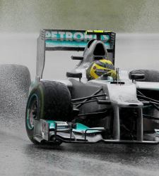 Lotus presenta una queja a la FIA contra el <b>alerón trasero de Mercedes</b>