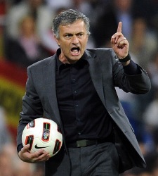 mourinho-bernabeu-clasico-2011.jpg