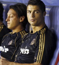 Mesut Özil y Cristiano Ronaldo