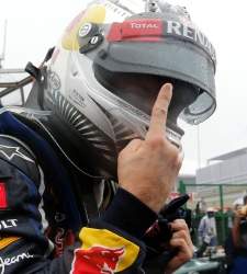 vettel-dedo.jpg