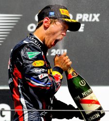 vettel_valencia_champan.jpg