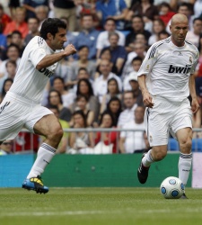 zidane_figo_2010.jpg
