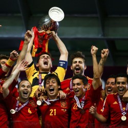 Casillas-celebra-Eurocopa-2012.jpg