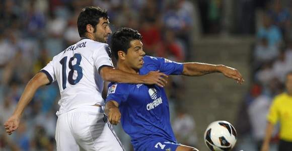 Albiol-frena-michu-reuters-2012-efe-ok.jpg