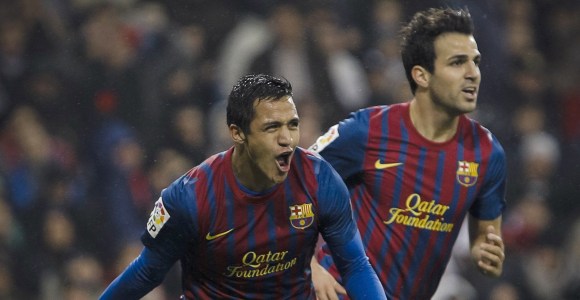 Alexis-Celebra-Cesc-2012-clasico-reuters.jpg