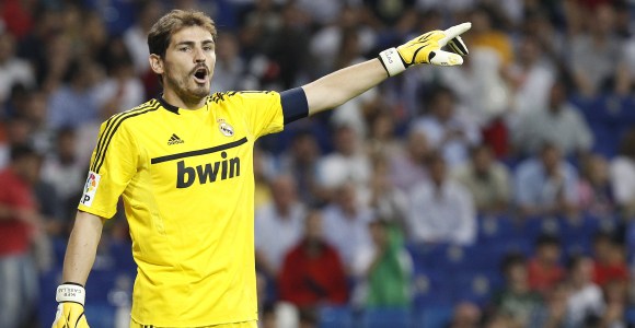 Casillas-Rayo-senala-2011-efe.jpg