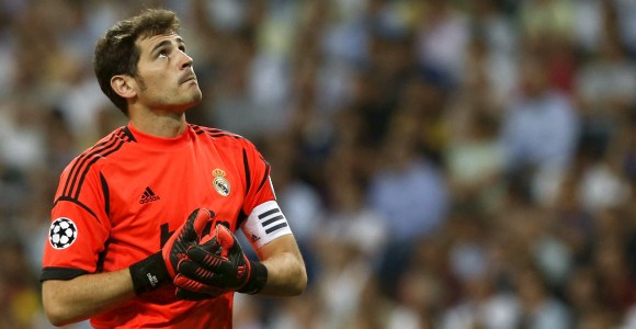 Casillas-mirada-cielo-2012-EFE-champions.jpg