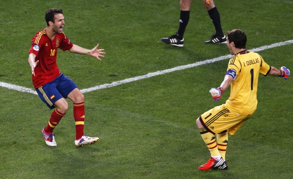 Cesc-celebra-casillas-penalti-2012-efe.jpg