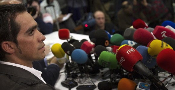 Los abogados de Contador le animan a recurrir y la familia le pide dejarlo