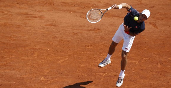 Djokovic-saque-2012-RolandGarros-Reuters.jpg