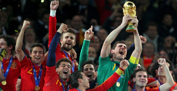 Espana-levanta-copa-mundial-2010-efe.jpg