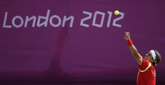 Ferrer-saque-Londres-2012-EFE.jpg