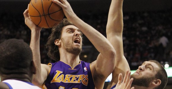 Williams apaga a Bryant y <b>Gasol</b> y lidera la remontada de los Sixers (95-90)