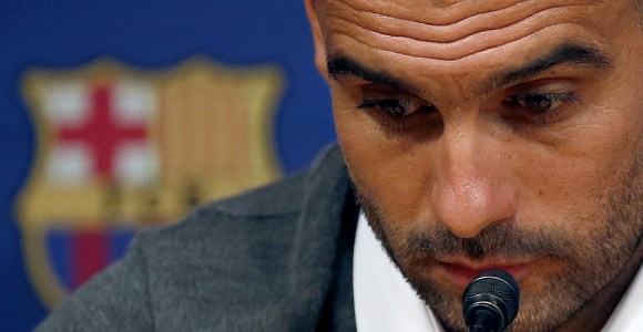 Guardiola-Rp-escudo-fondo-2012-efe.jpg