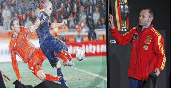 Iniesta-cuadro-seleccion-2011-efe.jpg