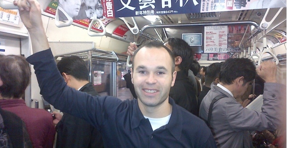 Iniesta-metro-japon-2011.jpg