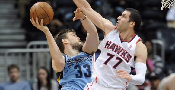 <b>Marc Gasol</b> vuelve a ser una torre defensiva en la victoria ante Atlanta (77-96)