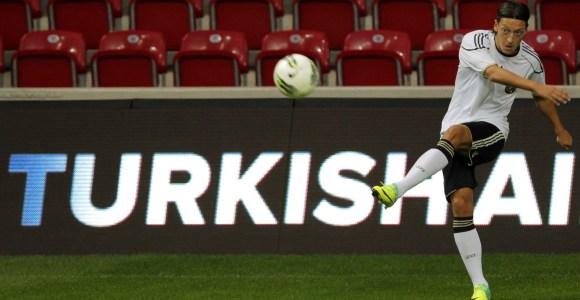 Turquía sospecha que Özil se ha borrado con Alemania para no ser silbado en Estambul