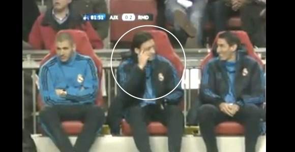 Ozil-loco-Mourinho-2011-ajax.jpg