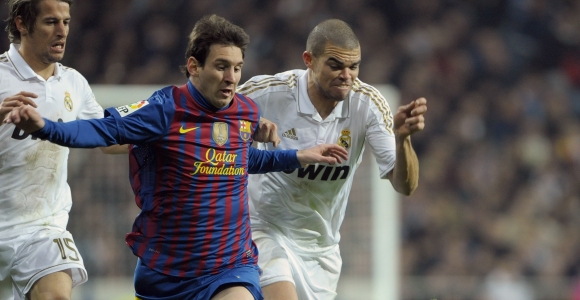 Pepe-Messi-Clasico-Copa-2012-efe.jpg