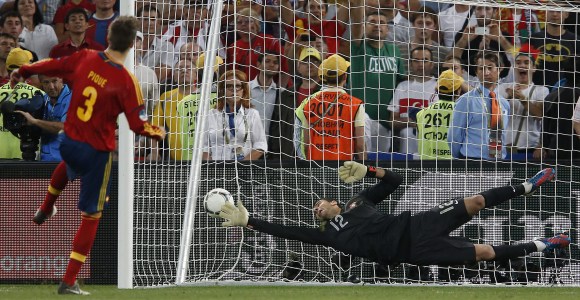 Pique-Penalti-Portugal-2012-efe.jpg