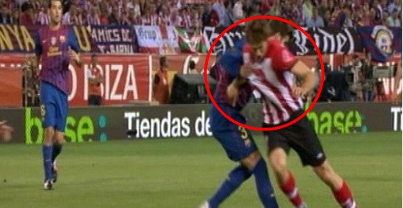 Pique-agarron-Llorente-captura-copa-2012.jpg