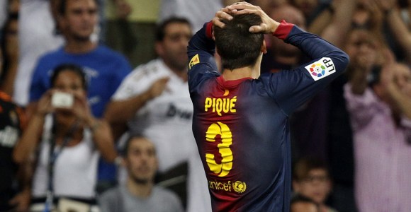 Pique-desesperado-Supercopa-Clasico-2012-efe.jpg